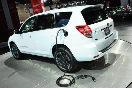S<A href=../../auto/Toyota/RAV4.html TARGET=_blank><u><font color=#0000FF>RAV4</font></u></a> EV m(x)161km/