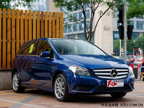 B200與B180誰更值 <A href=../../auto/Benz/benchi_B.html TARGET=_blank><u><font color=#0000FF>奔馳B級</font></u></a>車購買指南