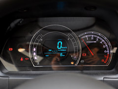 xȻһc(din) 9fԪ(ni)촰SUV܇