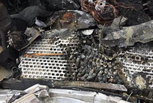 拆開特斯拉后,發現7千多節5號電池,車主:怎么感覺被騙了?