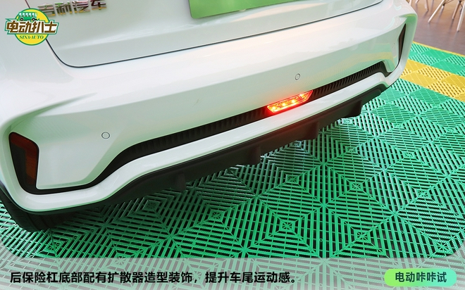 瞄準年輕市場的代步車 靜態體驗幾何EX3 功夫牛