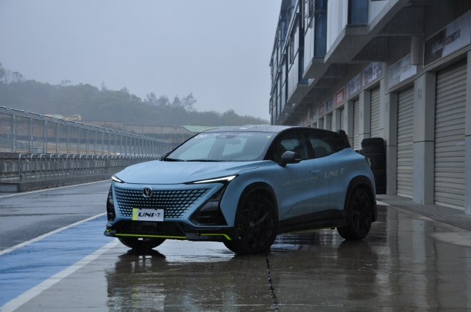 長安UNI-T 2.0T車型上市 售價13.79-14.99萬元