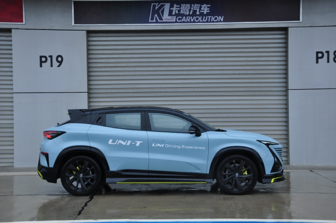 長安UNI-T 2.0T車型上市 售價13.79-14.99萬元