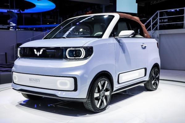 五菱品牌亮相上海車展,新能源首款敞篷車首秀