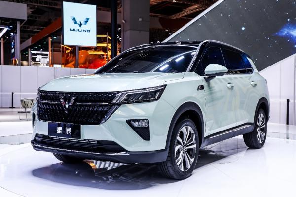 五菱品牌亮相上海車展,新能源首款敞篷車首秀