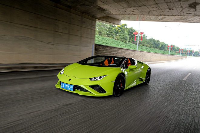 玩帥不玩快 市區試駕蘭博基尼Huracán EVO RWD Spyder