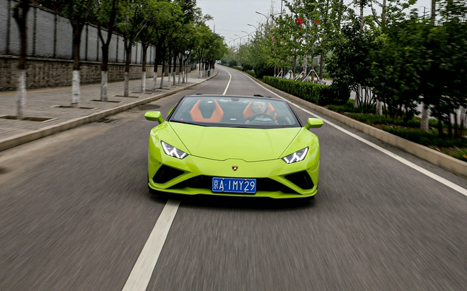 玩帥不玩快 市區試駕蘭博基尼Huracán EVO RWD Spyder