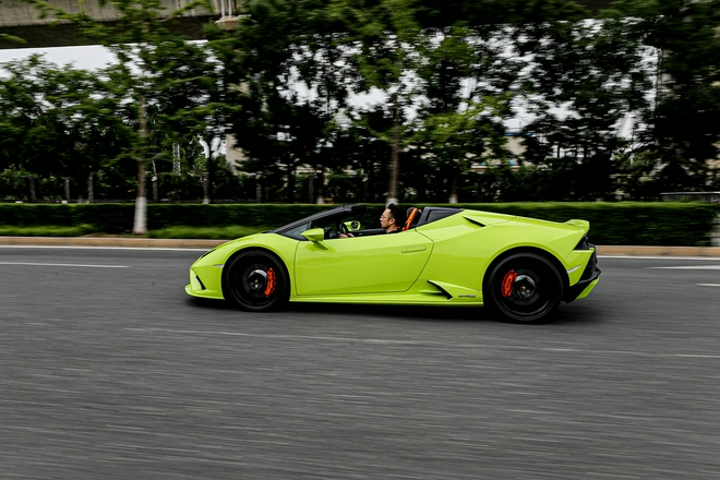 玩帥不玩快 市區試駕蘭博基尼Huracán EVO RWD Spyder