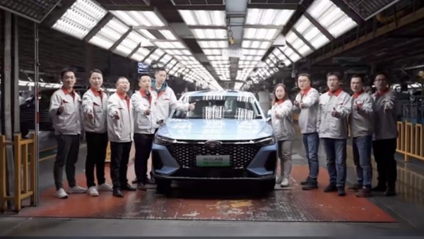 奇<A href=http://www.5ibaobao.com/auto/Jianghuai/ruifeng.html TARGET=_blank><font color=#cccccc>瑞風</font></a>云A8量產車正式下線 今年底正式上市