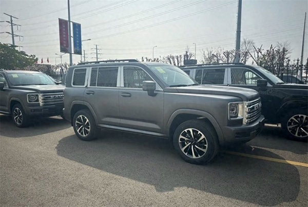 全新<A href=http://www.5ibaobao.com/auto/Haval/H9.html TARGET=_blank><font color=#cccccc>哈弗H9</font></a>實車圖曝光 搭載2.0T汽油及2.4T柴油