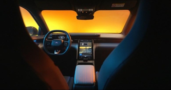 自有型格耀目登場,全新福特純電Capri傳奇歸來