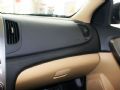 2011  1.6 MT GLS